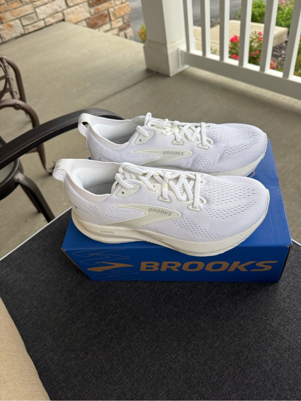 Brooks Glycerin 22 Women’s White Athletic sneakers size 7.5 Wide.